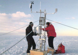 1 AK Antarctica / Antarktiis * Researchers Install Weather And GPS Instruments On Iceberg B-15A * - Sonstige & Ohne Zuordnung