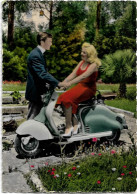 Vintage Postcard    *  Scooter (Mobylette - Vespa)  (CPM) - Motorfietsen