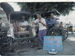 INDONESIE. JAKARTA (ENVOYE DE). " IN YOGYAKARTA TRADITIONAL TRANSPORT IS STILL VERY MUCH ".ANNEE 1985 + TEXTE +TIMBRES. - Indonesië