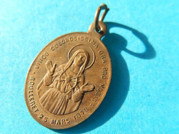 Petite Médaille Notre Dame Des Sept Douleurs De Boulleret  APPARITIONS OSTENSOIR  Cher 1886 1878 - Religion & Esotericism
