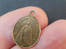 PETITE Médaille NOTRE DAME DE SABART TARASCON SUR ARIEGE - Godsdienst & Esoterisme