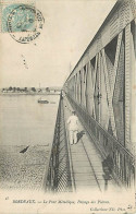 33 - Bordeaux - Le Pont Métallique, Passage Des Piétons - Animée - Précurseur - Oblitération Ronde De 1905 - CPA - Voir  - Bordeaux