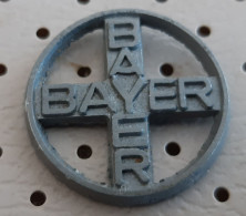 BAYER Pharmacy Medical Slovenia Ex Yugoslavia Vintage Pin - Geneeskunde