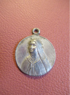 Médaille Religieuse Ancienne / Soeur Thérése De L'Enfant Jésus/ Lisieux/ Début XXéme            MDR27 - Religión & Esoterismo
