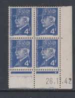 France N° 521 A X : Type Mal Pétain : 4 F. Bleu En Bloc De 4 Coin Daté Du 26 . 11 . 42  ;1 Pt Blanc Trace Charn., TB - 1940-1949