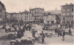 LE PUY En VELAY Place Cadelade Un Jour De Foire - Le Puy En Velay