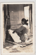 Navajo Blanket Weaver & Papoose. Mullarky Photo. * - Indiaans (Noord-Amerikaans)