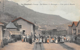 Le CHEYLARD (Ardèche) - Gare Avec Train - Passage Des Enfants à La Montagne, On Quitte La Buvette, Voyagé 1909 (2 Scans) - Le Cheylard