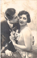 27007 " LA DELICATEZZA DI UN BACIO " (1934) ANIMATA-VERA FOTO-CART. POST.  NON SPED. - Couples