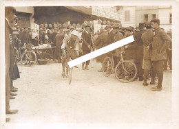 MORTAGNE Au PERCHE - PARIS-BREST 1911 - Photo Originale De La Course, Octave LAPIZE Quitte Le Contrôle De Mortagne - Radsport