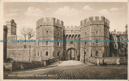 R002962 Henry VIIIs Gateway. Windsor Castle. 1928 - Monde