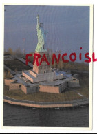 New York City. Statue Of Liberty Skyline View - Vrijheidsbeeld