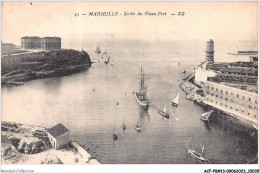 ACFP8-13-0737 - MARSEILLE - Sortie Du Vieux Port - Oude Haven (Vieux Port), Saint Victor, De Panier