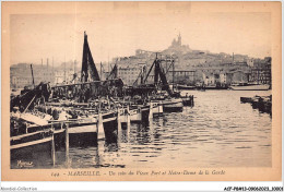 ACFP8-13-0720 - MARSEILLE - Un Coin Du Vieux Port Et Notre Dame De La Garde  - Vieux Port, Saint Victor, Le Panier