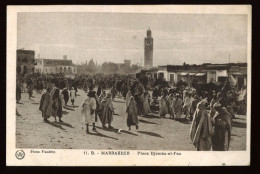 1061 - MAROC - MARRAKECH - Place Djemâ El Fna - Marrakech