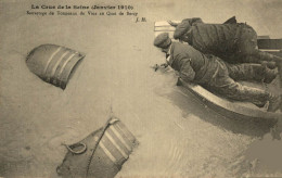 PARIS CRUE DE LA SEINE SAUVETAGE DE TONNEAUX DE VIN AU QUAI DE BERCY - Inondations De 1910