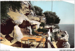 ACWP3-17-0184 - MESCHERS - Les Grottes Des Fontaines Et Une Terrasse  - Meschers