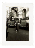 MONACO - PHOTOGRAPHIE ORIGINALE  Musée Océanographique 1954   " Voitures 2 CV  Et 4 CV  "- VOIR SCANS - Lieux