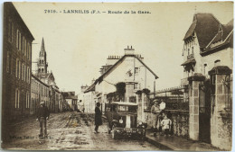 C. P. A. : 29 : LANNILIS : Route De La Gare, Voiture, Animé - Autres & Non Classés