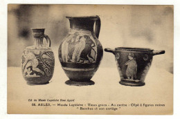 Cpa N° 66 ARLES Musée Lapidaire Vases Grecs Au Centre Olpé à Figures Noires Bacchus Et Son Cortège - Arles
