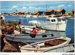 ADVP10-17-0764 - LA TREMBLADE - Le Port De Pêche - Casiers D'huitres Venant Des Parcs  - La Tremblade