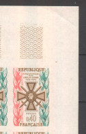 Superbe Coin De Feuille Croix De Guerre YT 1453 De 1965 Sans Trace De Charnière - Unclassified