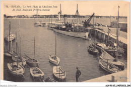 ADVP2-17-0142 - ROYAN - Le Port - Phare De L'ancienne Jetée Au Fond - Boulevard Frédéric-garnier  - Royan