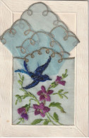 Carte Brodée " à L'hirondelle Et Violettes " + Mouchoir Bleu. (TTB) - Bestickt