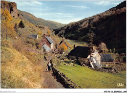 AFEP3-15-0202 - En Auvergne - Dans Un Petit Village Du Cantal - Les Traveaux De La Ferme  - Autres & Non Classés