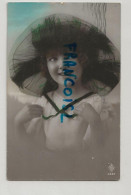 Photographie. Petite Fille, Chapeau. 1932 - Portraits