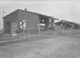 Ligne Du Chemin De Fer LAON Guerre 14/18 - Photo Des Ruines Des Halles Lors D'une Inspection Militaire Oct 1918 - War, Military