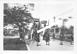 INDOCHINE VIET- NAM NNAM 1925 - Photo Originale Des Funérailles De S.M. KHAI DINH - Le Départ Des éléphants Du Palais - Orte