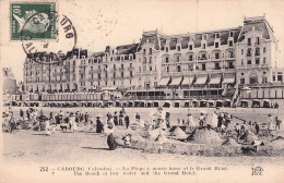 CABOURG LA PLAGE A MAREE BASSE ET LE GRAND HOTEL 1923 - Cabourg