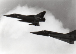 4V5Hys    Grande Photo Originale (Dim: 17.5cm X 12.5cm) Avions De Chasse à Identifier (Mirage 2000?) - 1946-....: Modern Tijdperk