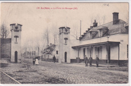La Fère (02 Aisne) La Porte Du Bourget (III) édit. Leclère Circulée 1907 - Autres & Non Classés