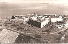 EN AVION AU DESSUS DE ... LA FLOTTE (17) Fort-la-Prée - Colonie De Vacances Des Ecoles De L'Eure En 1959  CPSM  PF - Ile De Ré