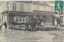 PARIS Crue De Janvier 1910. Distribution De Pain à Maison Alfort - De Overstroming Van 1910