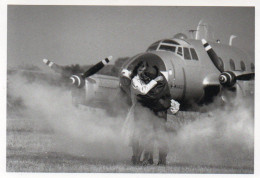 4V5Hys    Grande Carte (Dim: 17cm X 12cm) Avion à Hélices à Identifier Adieux Du Pilote à Sa Femme - Airmen, Fliers