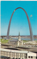 ETATS UNIS. AZ. ST. LOUIS (ENVOYE DE). GATEWAY ARCH AND THE OLD CATHEDRAL. ANNEE 1980 + TEXTE + TIMBRES - Other & Unclassified