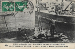 PARIS L' Accident Du Pont De L' Archevêché. Un Autobus Dans La Seine - Puentes