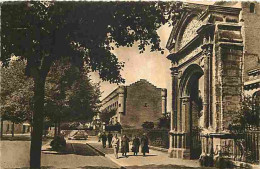 31 - Toulouse - Basilique Saint Sernin - Porte Miégeville - Au Fond La Collégiale Saint Raymond - Animée - Automobiles - - Toulouse