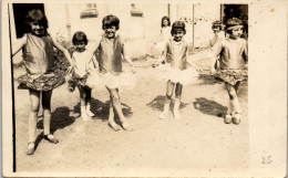 CP Carte Photo D'époque Photographie Vintage Enfant Déguisement Danse Fille  - Otros & Sin Clasificación