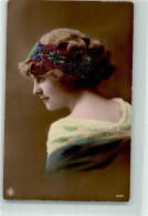 39688311 - Serie 3461 Frauenschoenheit Haarband Handkoloriert - Photographie