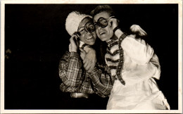 CP Carte Photo D'époque Photographie Vintage Bal Costumé Fête Déguisement  Gag - Couples