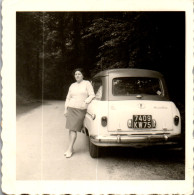 Photographie Photo Vintage Snapshot Amateur Automobile Voiture Auto Femme - Automobiles