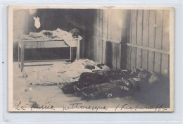JUDAICA - Moldova - Kishinev Pogrom (April 1903) - The Victims - Part Of The 3 Postcards Set Titled In French La Russie  - Jodendom