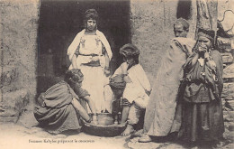 Kabylie - Femmes Kabyles Préparant Le Couscous - Ed. Inconnu  - Frauen