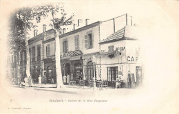 BOUFARIK - Entrée De La Rue Duquesne, Café Mazagran, Librairie Papeterie - Autres & Non Classés