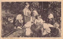 RUSSIA - Russian Types - The Grandmother Tells A Story - Publ. St Eugenia - Red Cross  - Rusia