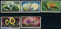 Indonesia 1957 Flowers 5v, Mint NH, Nature - Flowers & Plants - Indonesien